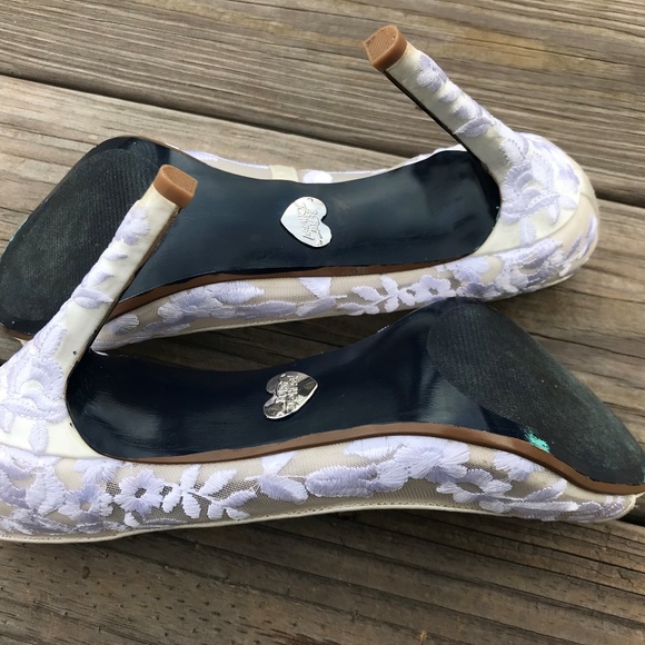 Betsey Johnson Women Heels Shoes Peep Toe White - Picture 8 of 8